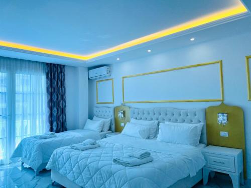 3 twin beds
