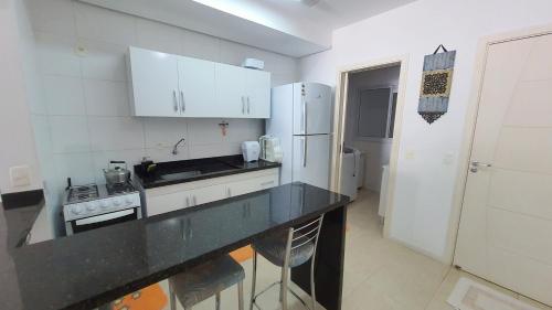 Residencial Larissa - Apartamento na Praia de Palmas - 2 Dormitórios até 7 pessoas