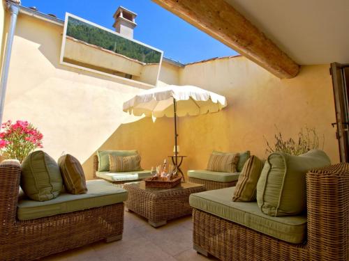 Luxurious Provencal Village House, Walk to Village Pool - Location, gîte - Rustrel