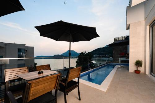 Swimming pool, G Star Hotel in Sutomore