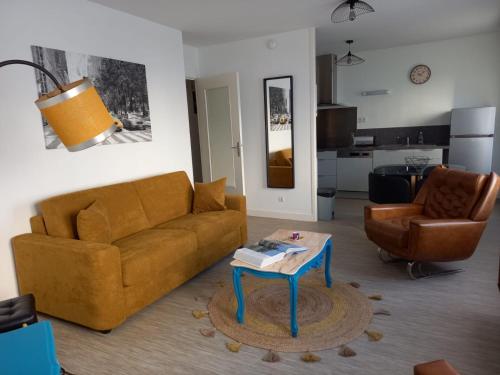 Appart plein centre, balcon - 4 personnes in เซด็อง