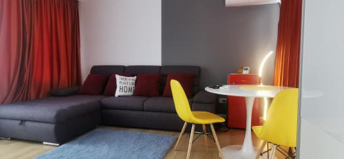 1 queen bed, 1 sofa bed