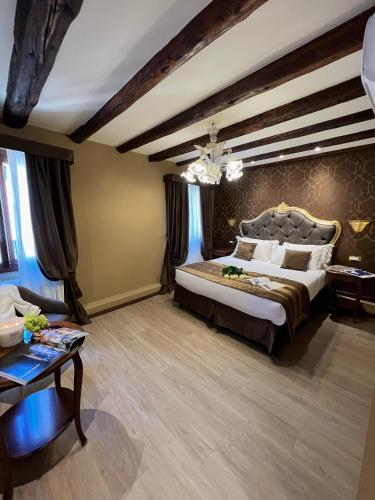 Cà Dell'Arte Palace Room Type - Deluxe room with Canal View