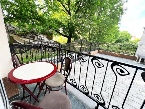 شرفة/ تراس, Majap hostel in فوسكا