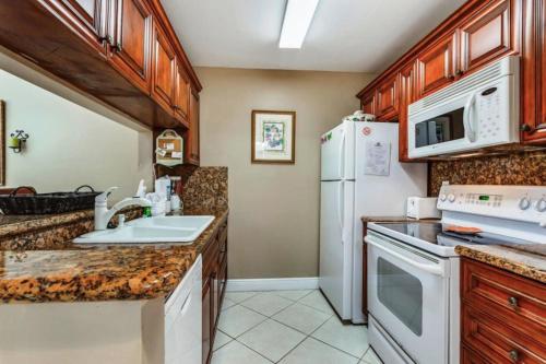 Sanibel Arms B2 - main image