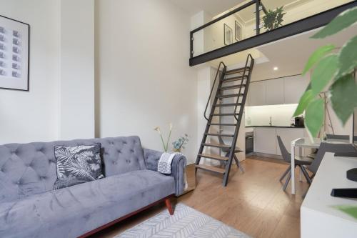 Domus 21 - Entreparedes