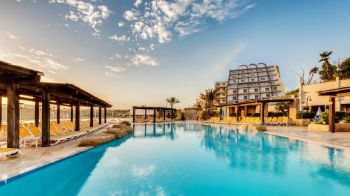 Piscine, Sunny Coast Resort and Spa in San Pawl il-Baħar