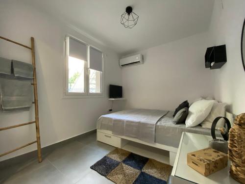 Tiny Little House, Athens (photo 10)