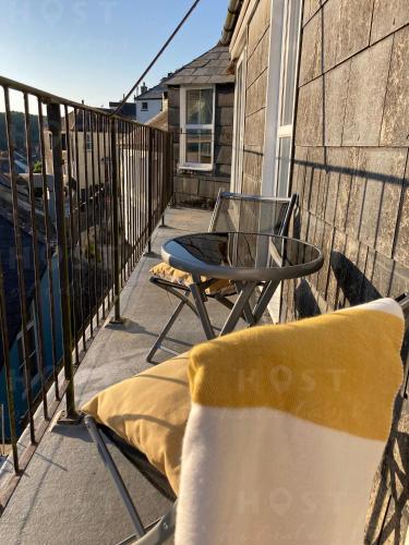 Looe with a View - Entire apartment with FREE allocated parking