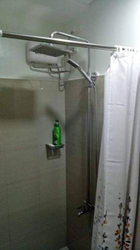 MOA Shore 2 1BR with Balcony WiFi Netflix Pool 4Pax, Manila (fotografie 9)