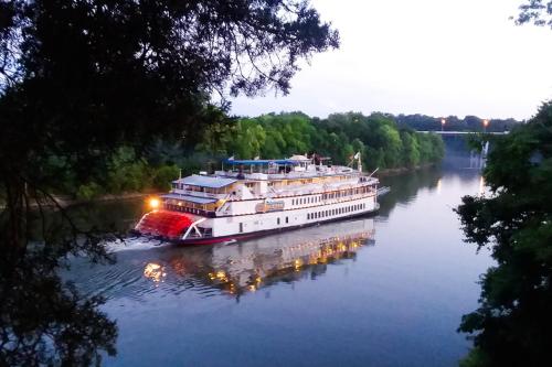 River Cottage on the Cumberland in Nashville, USA