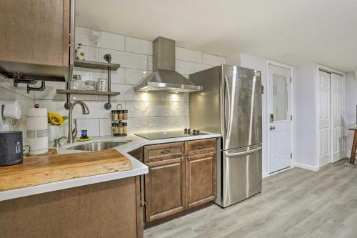 Saddle Brook Studio with Patio - Near NYC! in Saddle Brook, USA