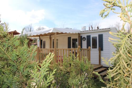 Camping Familial paisible avec piscine, mobil home , chalet, Studio & emplacement nue 2
