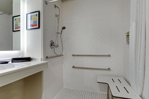 Holiday Inn Mobile Airport image 3