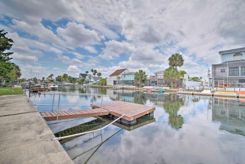 Hernando Beach Home with Pool and Canal Access! in Weeki Wachee (FL)