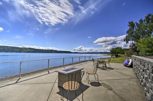 Waterfront Bremerton Getaway with Patio and Grill in Bremerton (WA)