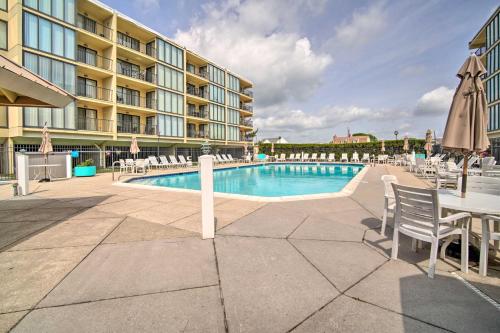 Welcoming Brigantine Condo w/ Ocean Views! in บริกันทีน (NJ)