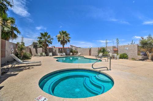 Peaceful Apache Junction Condo about 1 Mi to Downtown! in อาปาเช่จังค์ชั่น