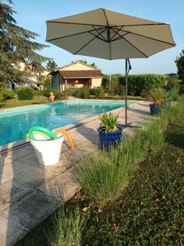 Villa de 2 chambres avec piscine privee terrasse amenagee et wifi a Lisle sur Tarn