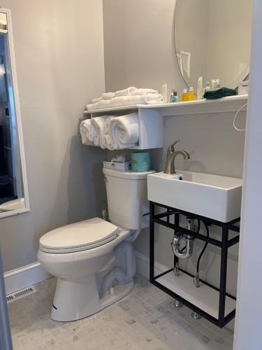 370340540 Essex Street Inn & Suites, Ascend Hotel Collection