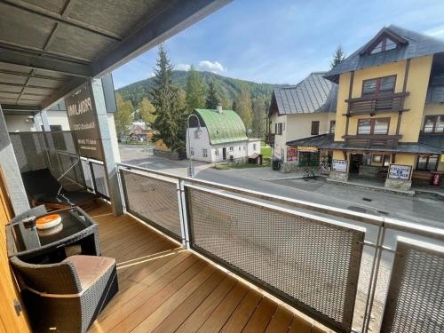 Luxusní apartmán GRAND v centru Harrachova se saunou, wallboxem EV, parkováním zdarma, Netflix a HBO, velkým balkonem a výhledem na Čertovu horu ,sjezdovku a skokanské můstky Luxusní apartmán GRAND v centru Harrachova se saunou, wallboxem EV, parkováním zdarma, Netflix a HBO, velkým balkonem a výhledem na Čertovu horu ,sjezdovku a skokanské můstky