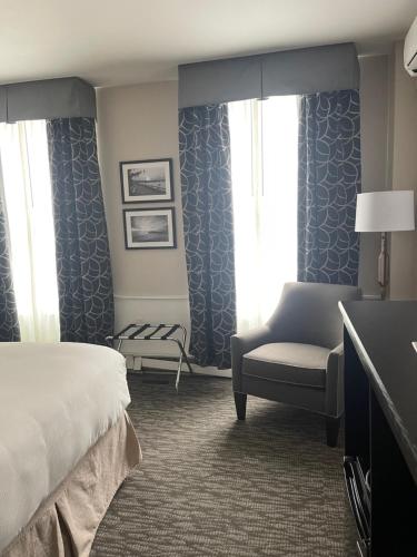 370340807 Essex Street Inn & Suites, Ascend Hotel Collection