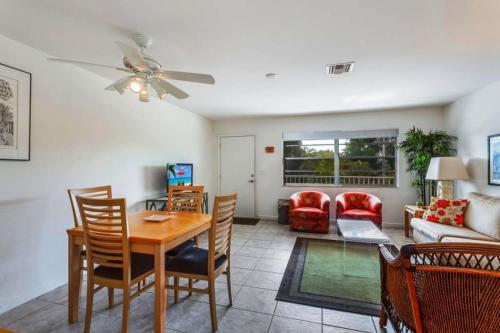 Sanibel Arms B7 - main image