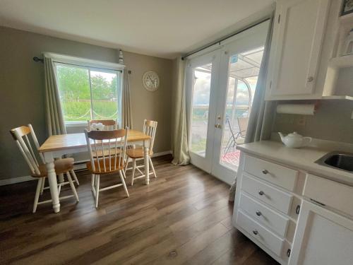 Alma Shore Lane Suites & Cottages in อัลม่า