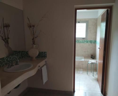 Bathroom, El Agasajo, Cordoba Capital casa de 3 habitaciones in Arguello