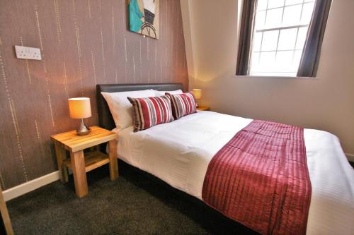 Central Hotel Gloucester by RoomsBooked - image 3