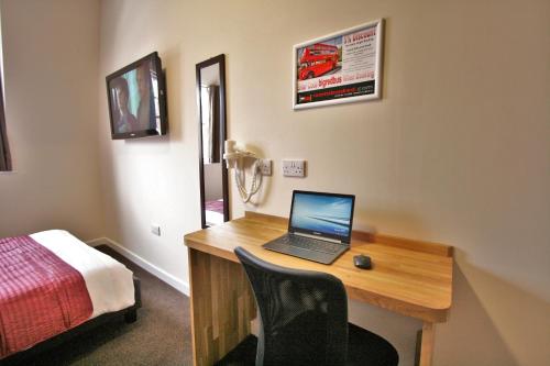 Central Hotel Gloucester by RoomsBooked