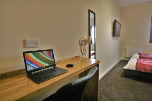 Central Hotel Gloucester by RoomsBooked - image 14