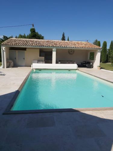 Studio au calme avec piscine et toutes les commodités nécessaires