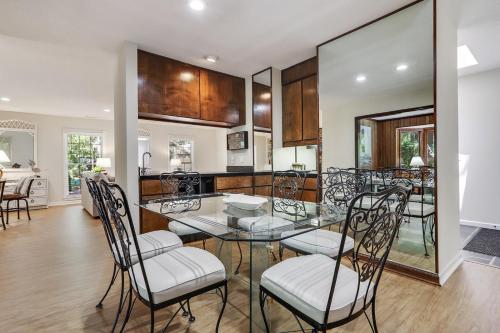 49 South Beach Lane in South Beach