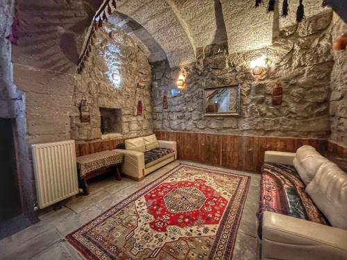 Anatolia Raymonde Cave House