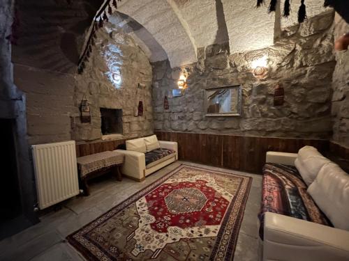 Anatolia Raymonde Cave House