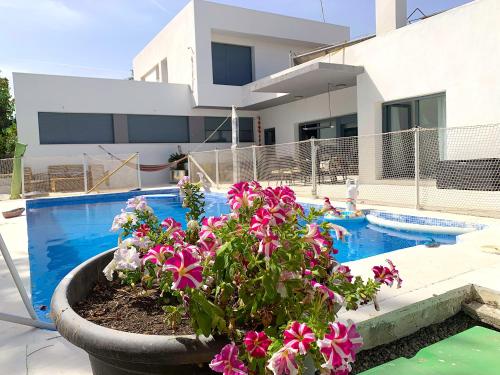 Chalet 6 hab,con piscina y jacuzzi,alado de Madrid gîte à louer Cabanillas del Campo