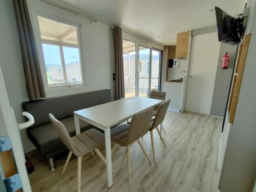 3 bedrooms, 6 beds