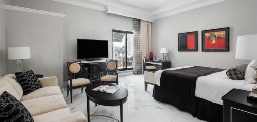 1 king bed, 1 sofa bed