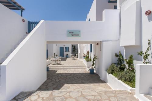 Entree, FIVOS APARTMENTS near Paros National Airport