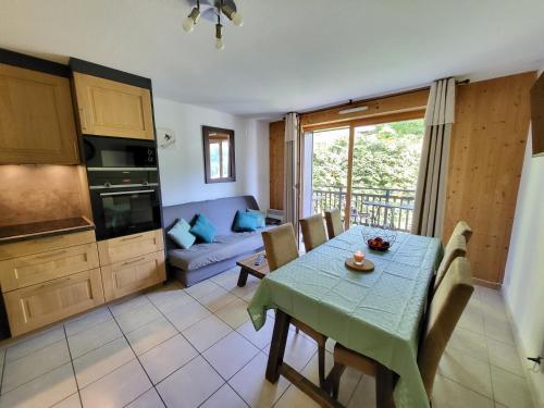 Appartement dans châlet avec piscine couverte