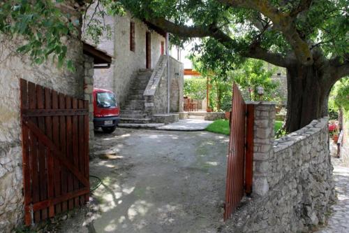 Menelia Cottage - image 8