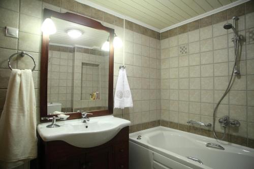 Menelia Cottage - image 12