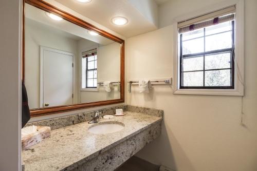 Pet Friendly King Room, River Walk Building