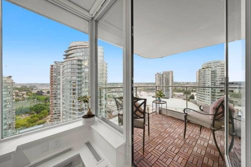 Water View Condo in Downtown Vancouver 2BR/2Bath in Vancouver, Canada