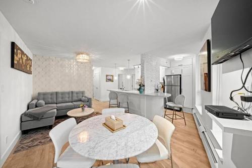Water View Condo in Downtown Vancouver 2BR/2Bath in Vancouver, Canada