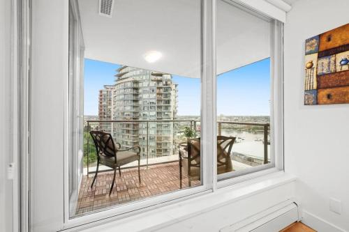 Water View Condo in Downtown Vancouver 2BR/2Bath in Vancouver, Canada