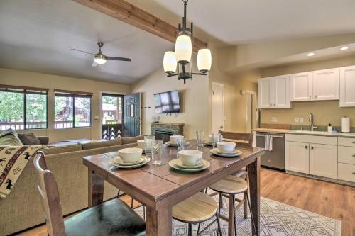 Patio, Fenced Yard Pet-Friendly Pinetop Cabin!, Indian Pine (фото 3)