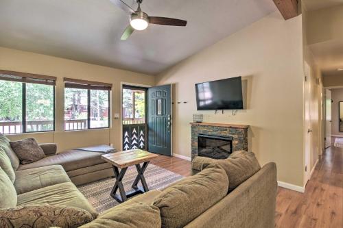 Patio, Fenced Yard Pet-Friendly Pinetop Cabin!, Indian Pine (фото 5)