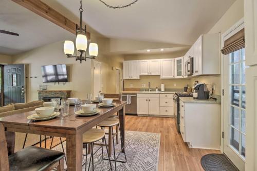 Patio, Fenced Yard Pet-Friendly Pinetop Cabin!, Indian Pine (фото 7)